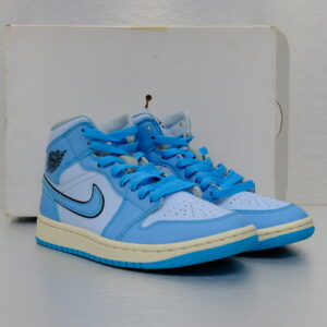 Nike Air Jordan 1 Mid "Ice Blue"