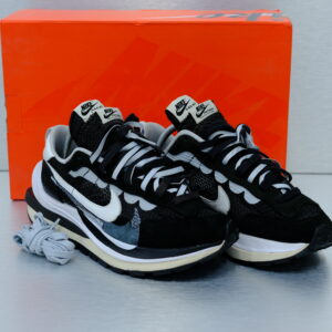 Nike sacai x VaporWaffle 'Black White'