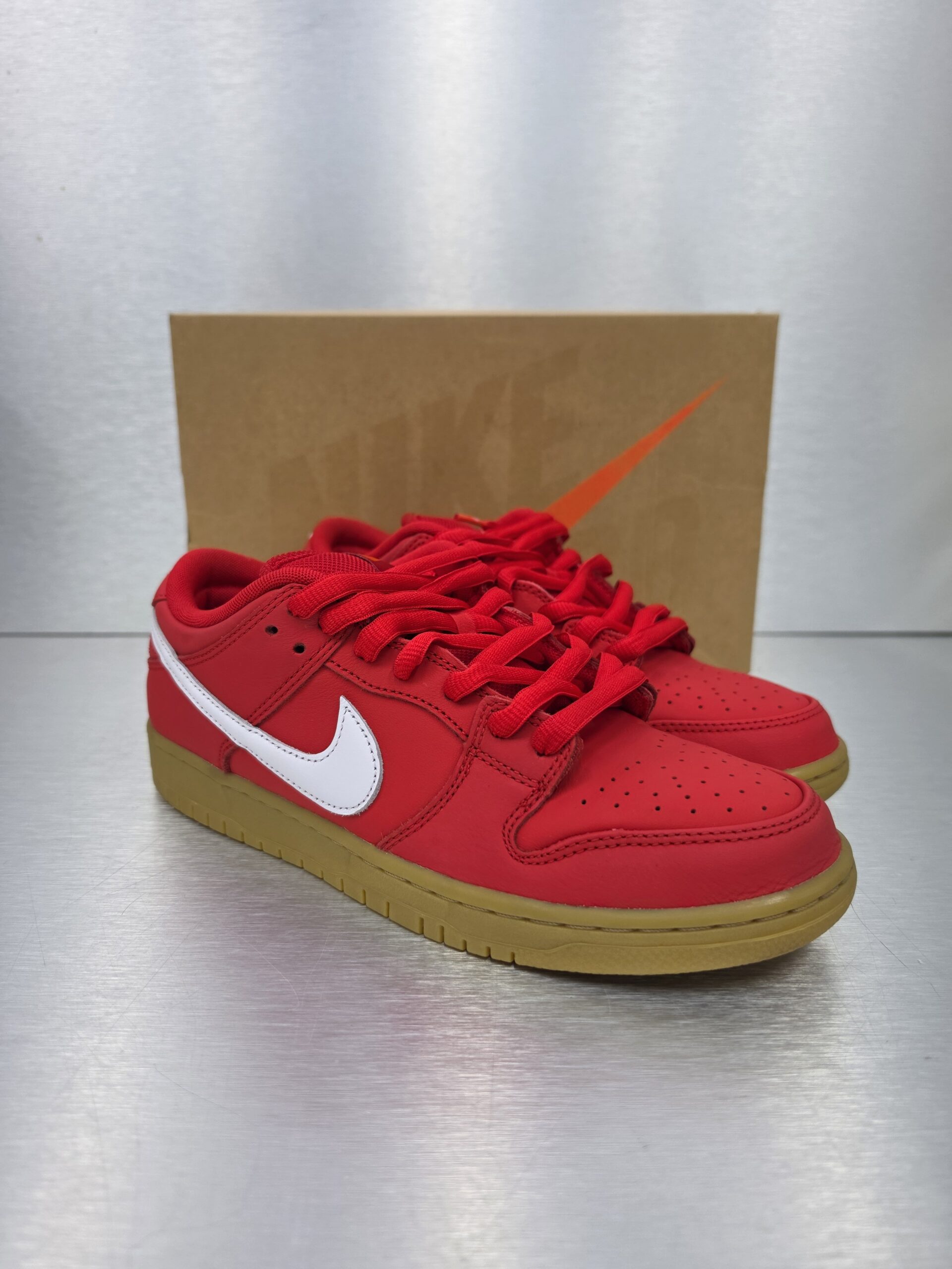 Nike SB Dunk Low 'University Red'