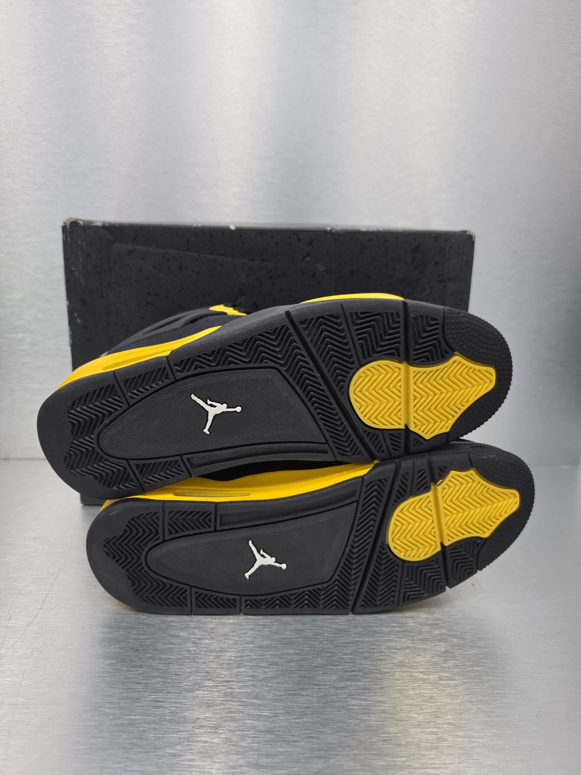 Air Jordan 4 Retro 'Yellow Thunder' – sole view