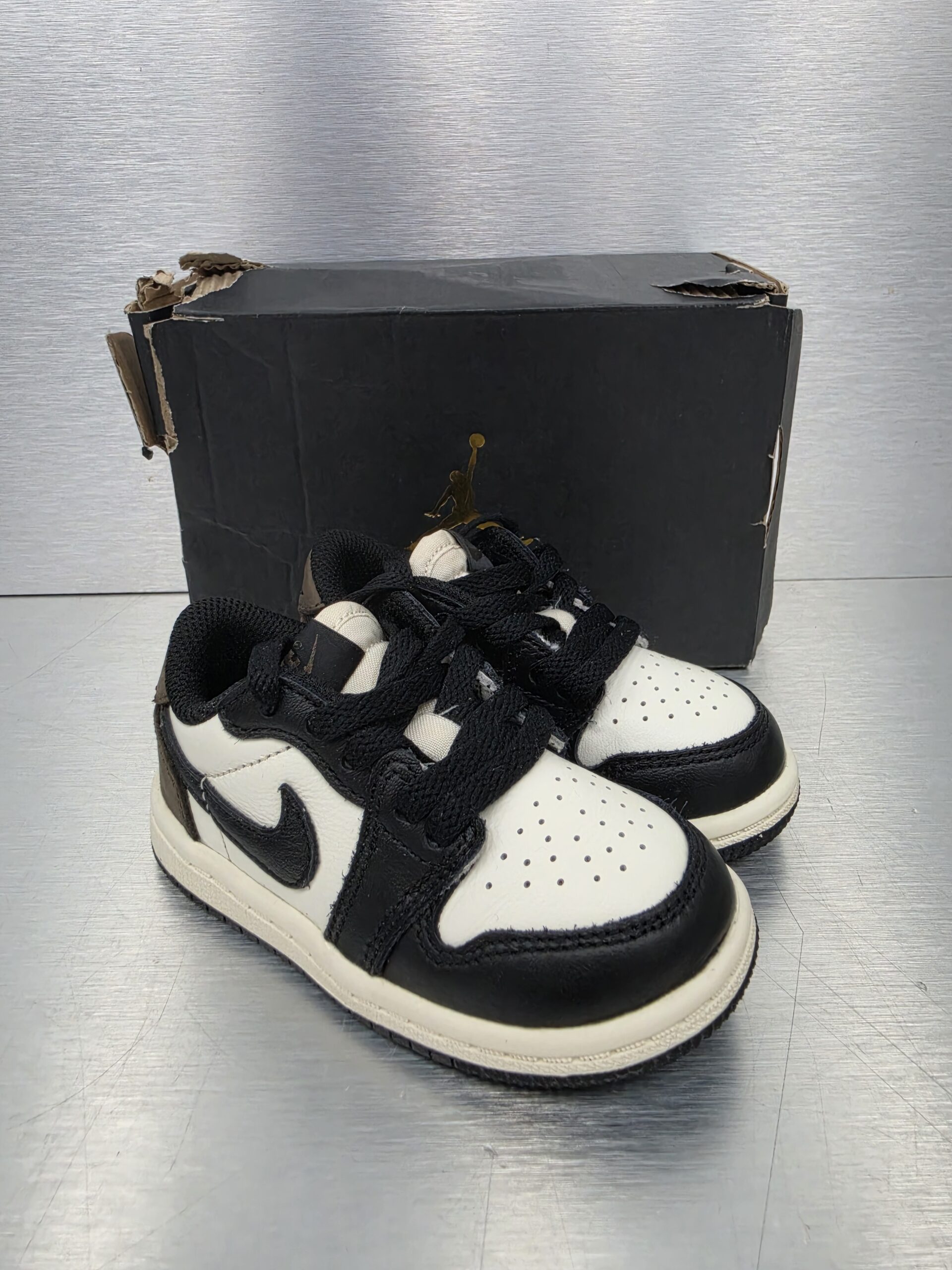 Air Jordan 1 Low TD 'Mocha' – side view
