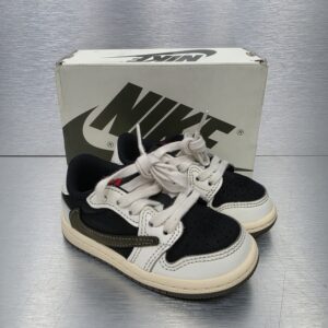 Travis Scott x Air Jordan 1 Low OG TD 'Olive' – side view