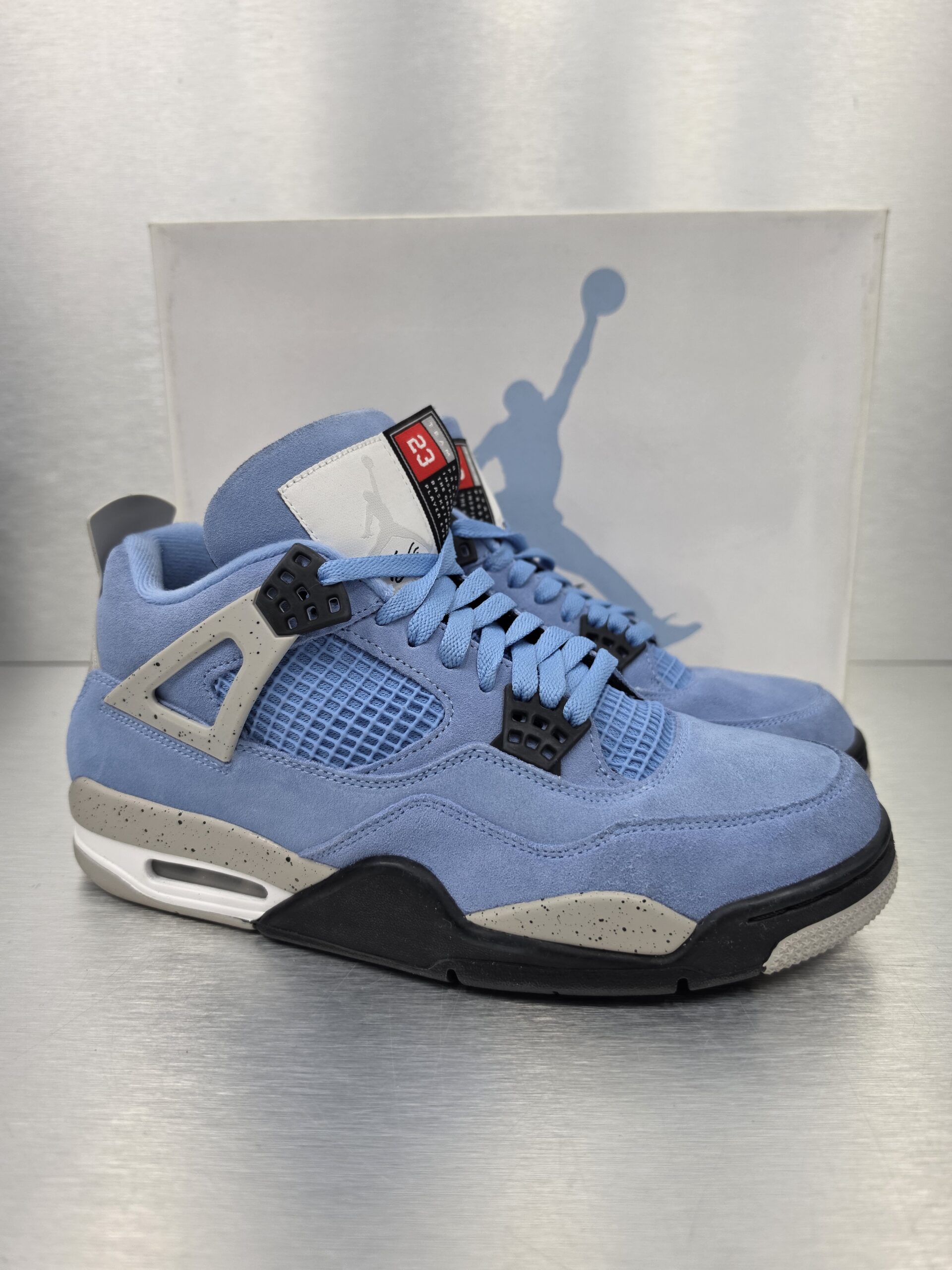 Air Jordan 4 Retro 'University Blue' – side view