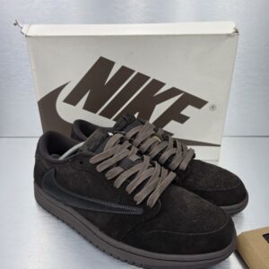Travis Scott x Air Jordan 1 Low OG 'Velvet Brown' – side view