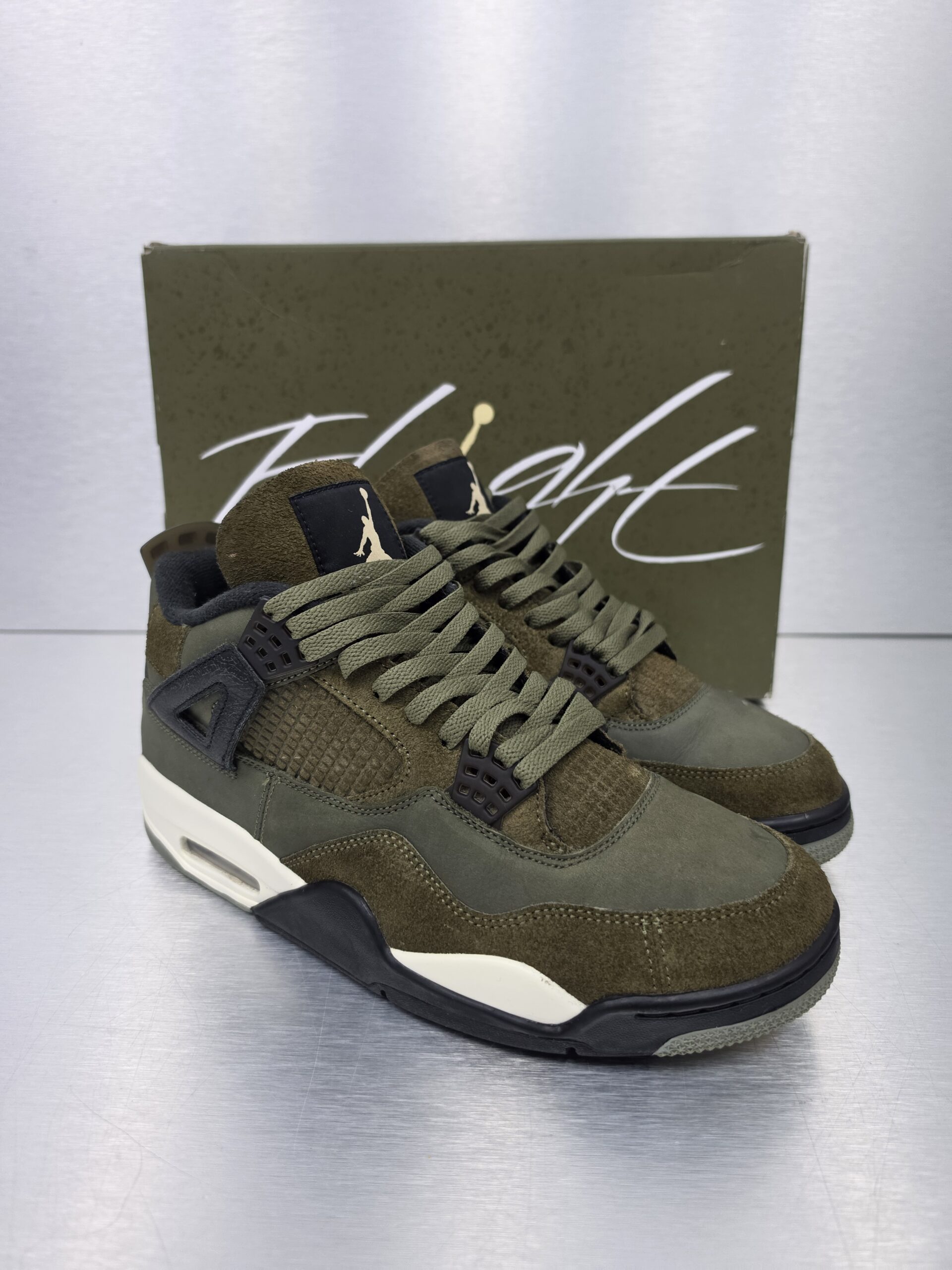 Air Jordan 4 Retro SE Craft 'Olive' – side view