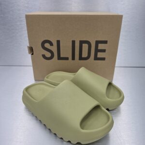 Adidas Yeezy Slide 'Resin' – side view