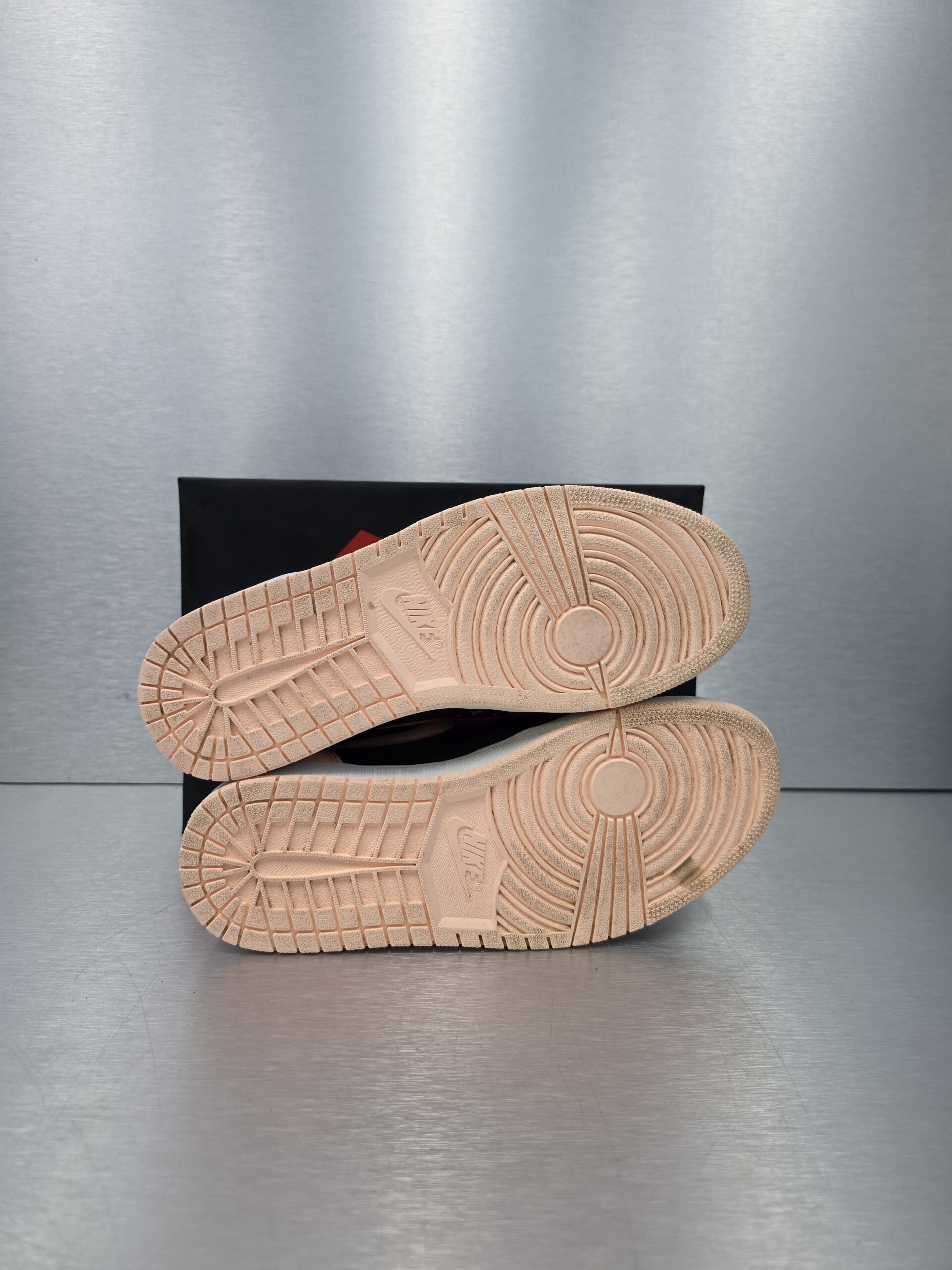 Air Jordan 1 Retro High OG 'Crimson Tint' – sole view