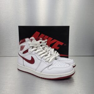 Air Jordan 1 Retro High OG 'Metallic Red' – side view