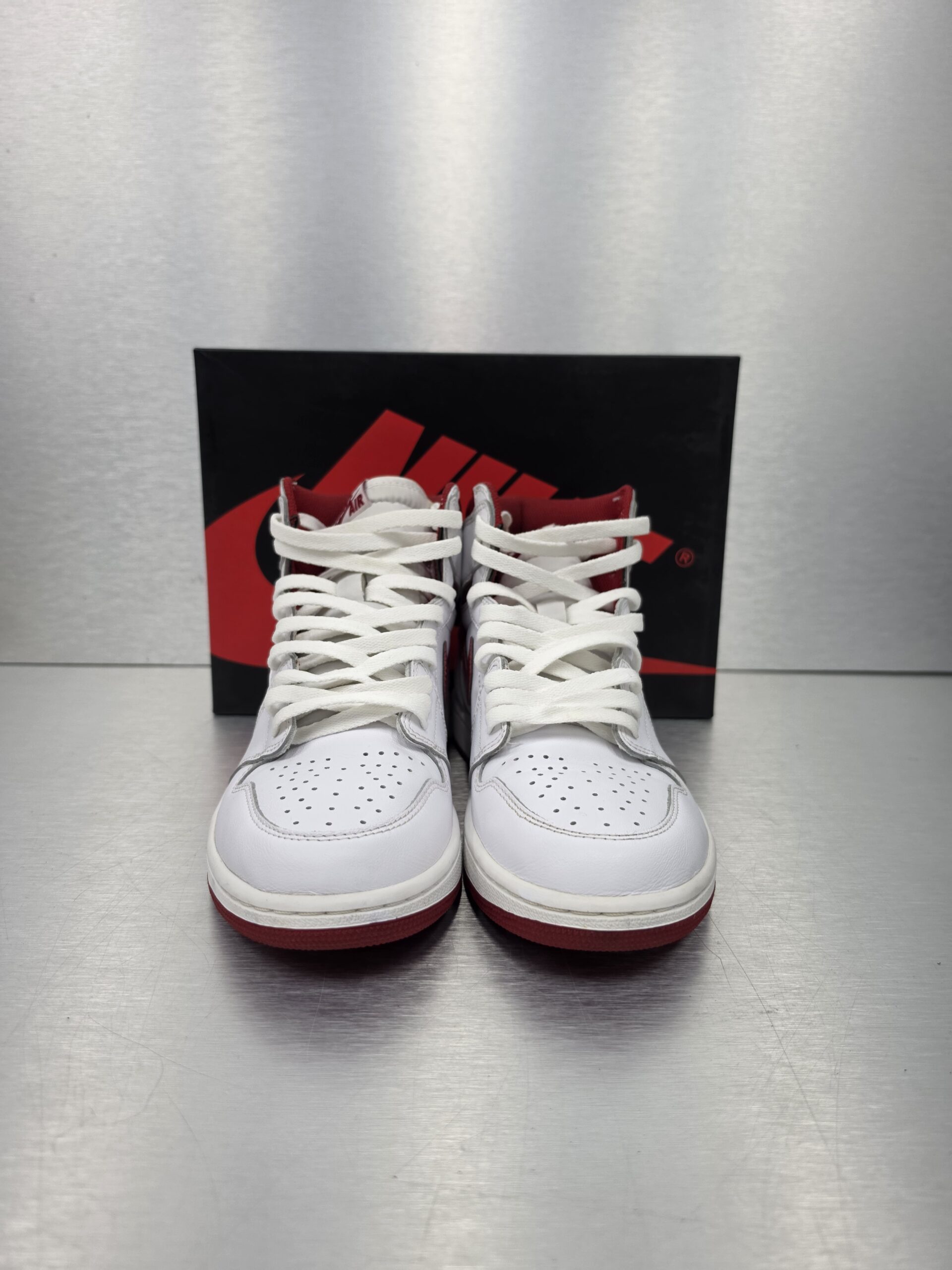 Air Jordan 1 Retro High OG 'Metallic Red' – front view