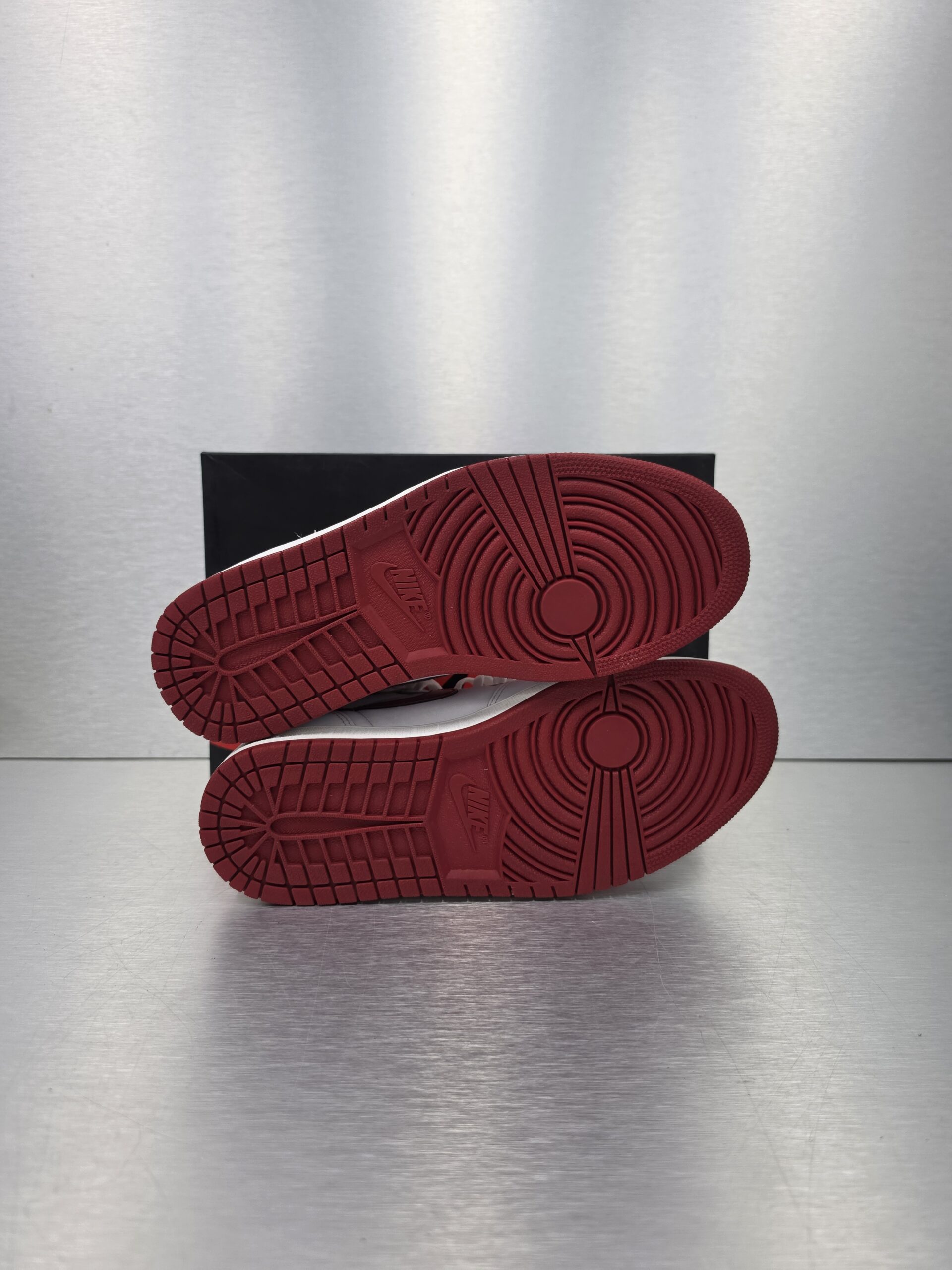 Air Jordan 1 Retro High OG 'Metallic Red' – sole view