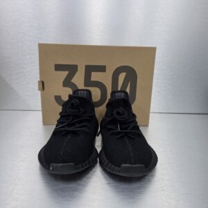 Adidas Yeezy Boost 350 V2 'Core Black Red' – front view