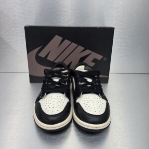 Air Jordan 1 Low 'Mocha' – front view